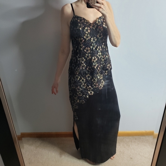 Menekshe black silk gown beaded appliqué formal - Picture 11 of 11